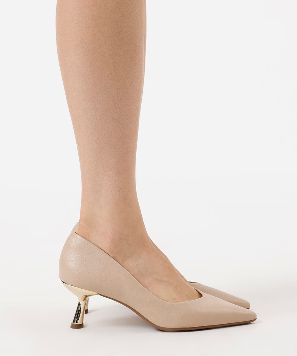scarpin bico fino salto fino oneself bege