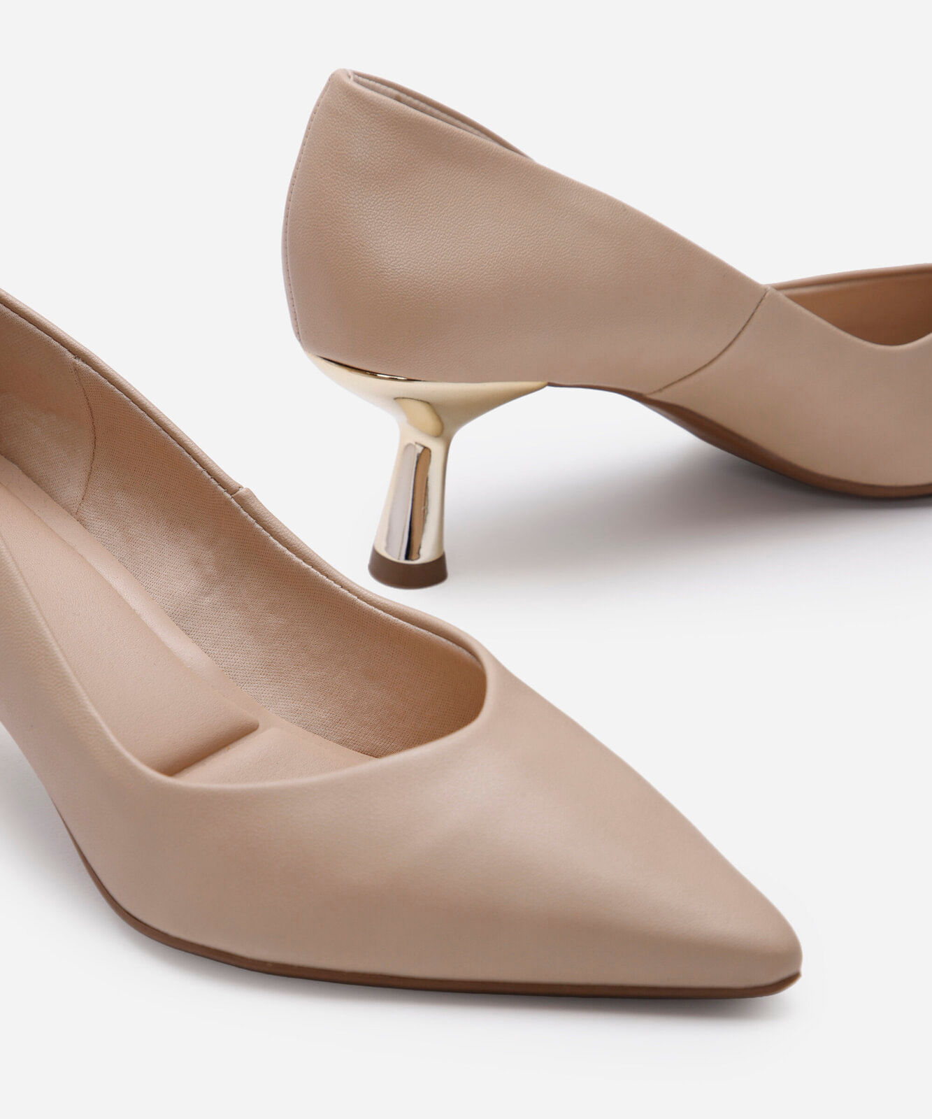 scarpin bico fino salto fino oneself bege