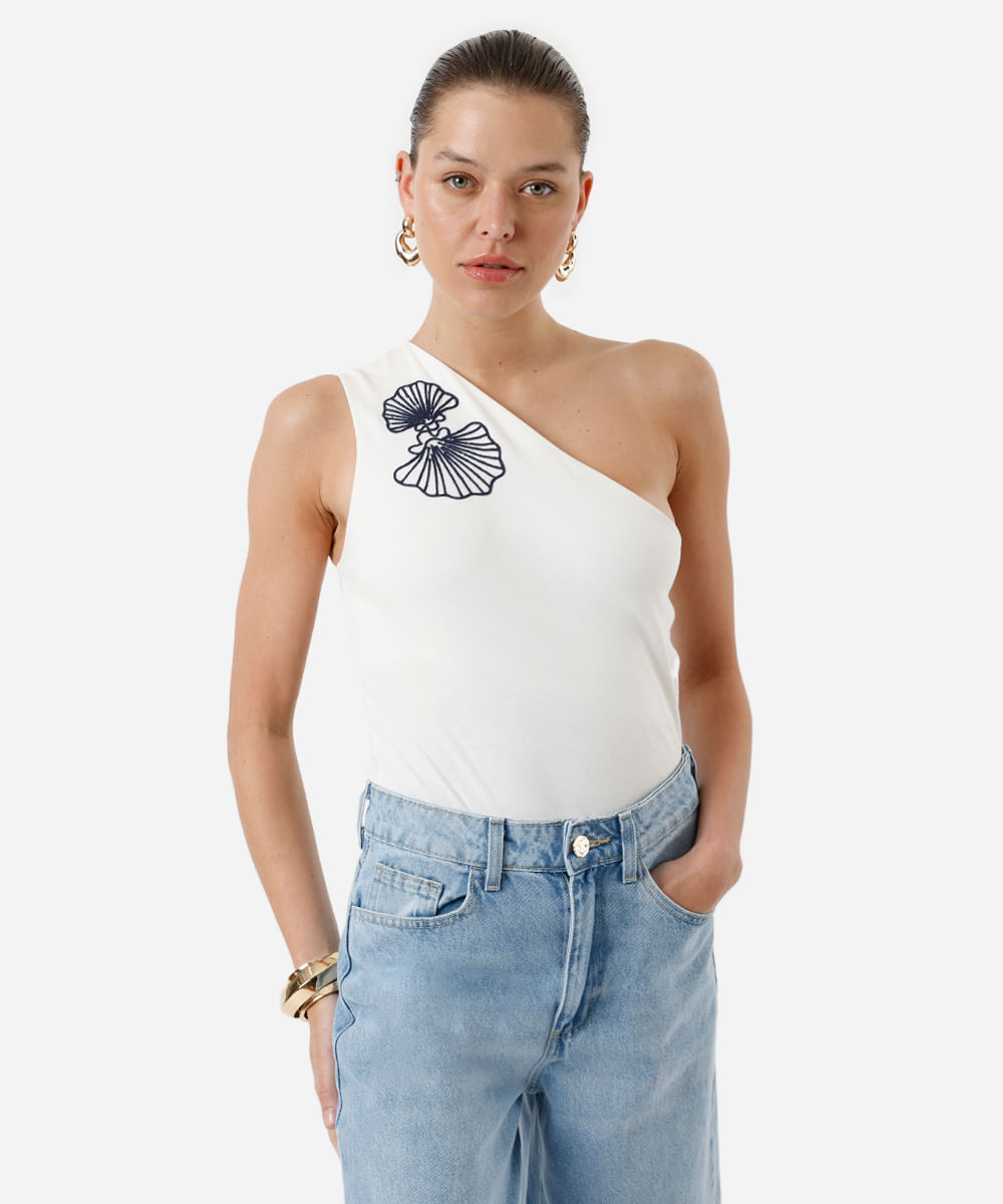 blusa ombro único feminina de algodão com bordado e franzido off white