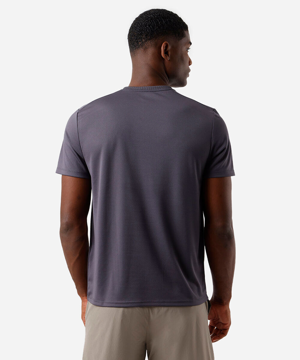 camiseta masculina esportiva com recorte cinza