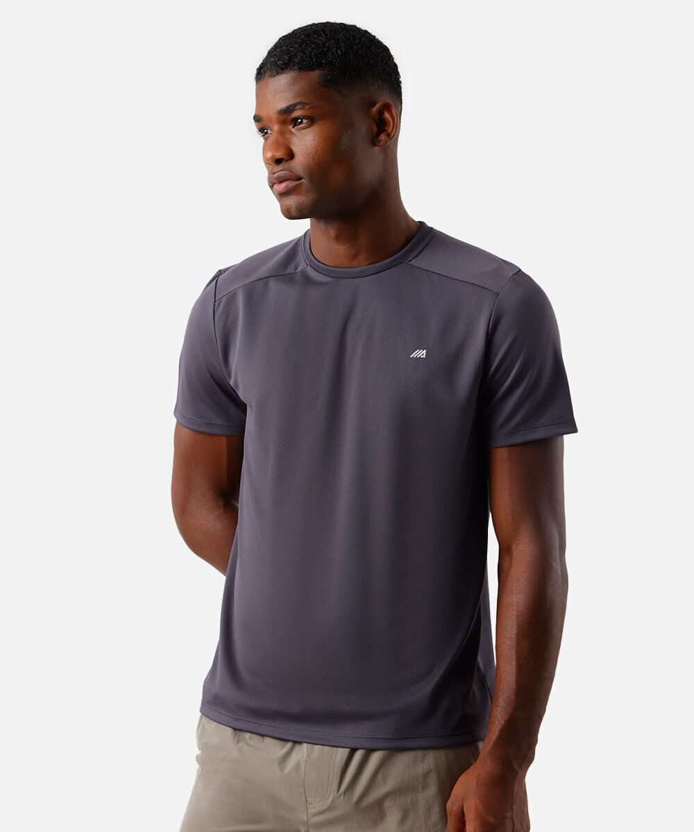 camiseta masculina esportiva com recorte cinza