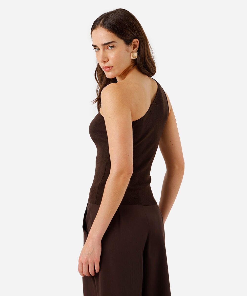 regata feminina de tricot ombro único canelada marrom