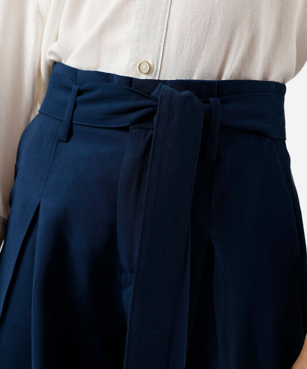 short de alfaiataria feminino com faixa azul