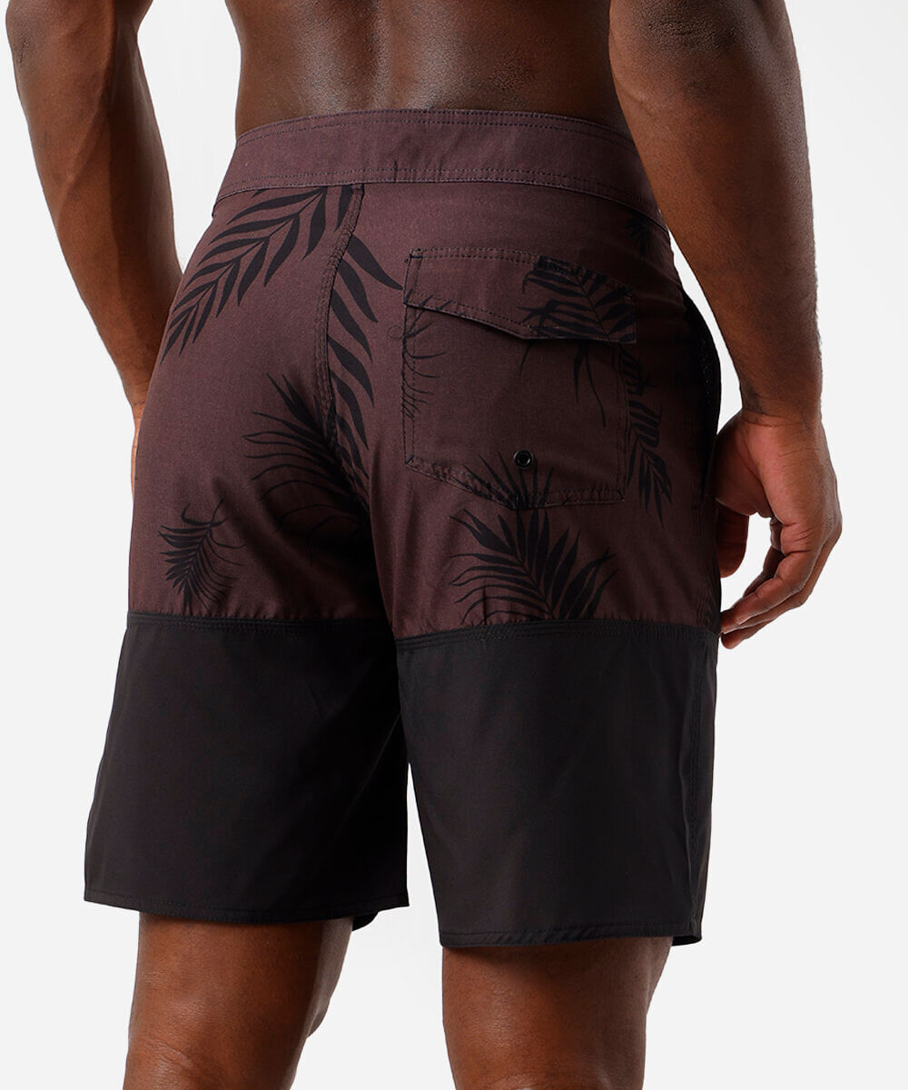 short boardshort masculino com recorte folhagens marrom