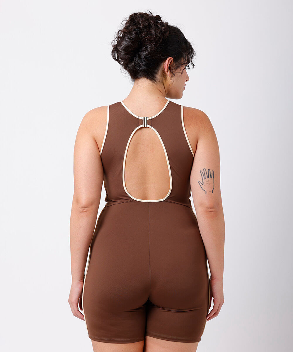 macaquinho feminino com nervuras mindset sport plus size marrom