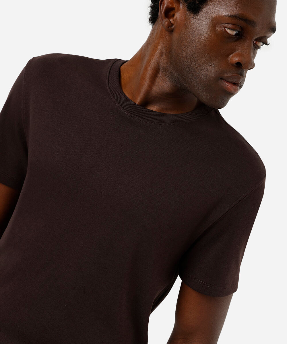 camiseta slim masculina de algodão peruano manga curta marrom