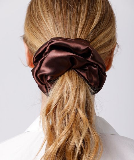 scrunchie acetinada mindset marrom