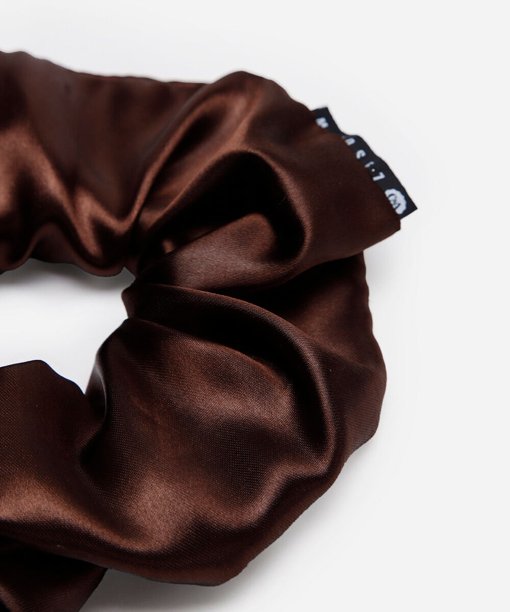 scrunchie acetinada mindset marrom