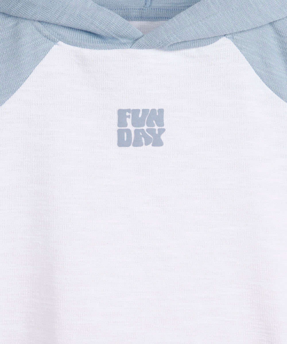 camiseta infantil manga raglan com capuz azul