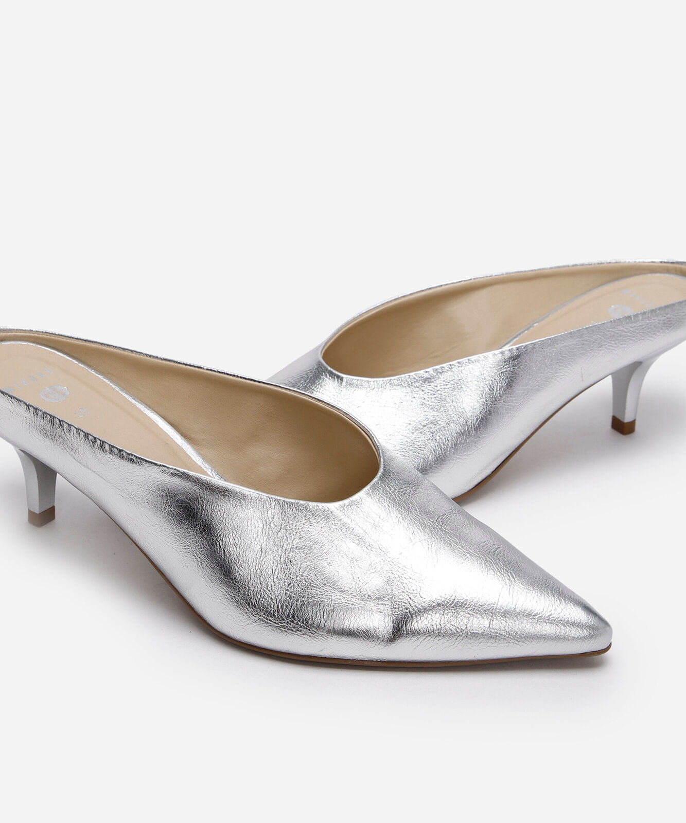 scarpin mule bico fino mindset prateado