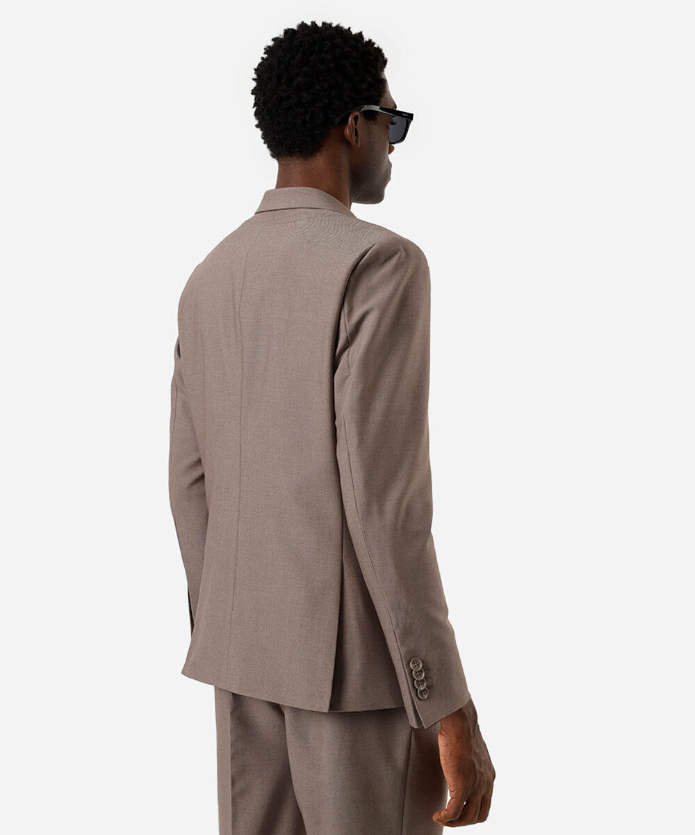 blazer masculino de alfaiataria estruturado com lapela marrom