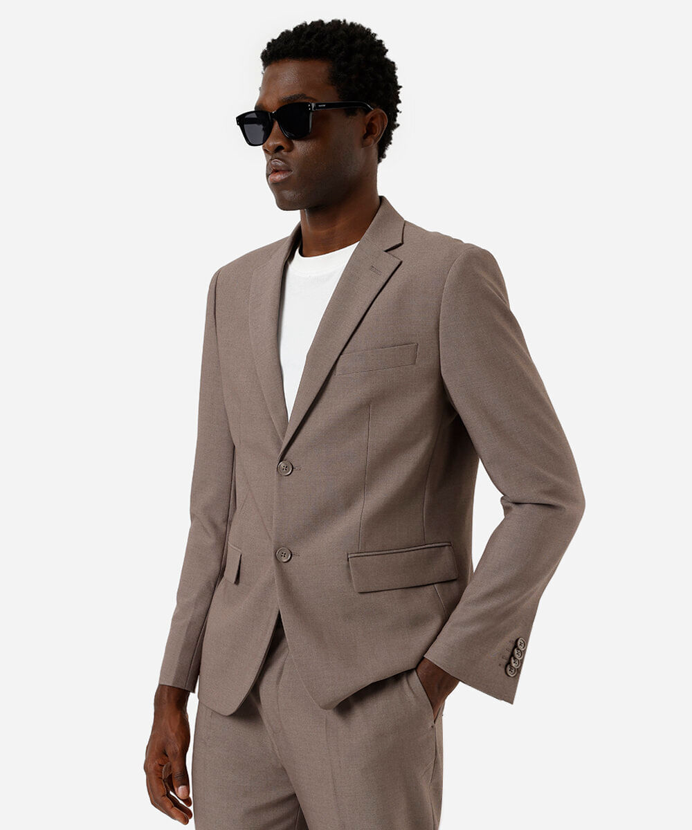 blazer masculino de alfaiataria estruturado com lapela marrom