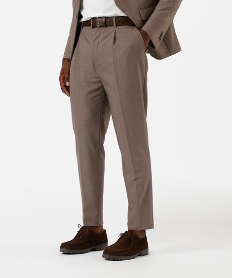 calça masculina de alfaiataria com pregas marrom