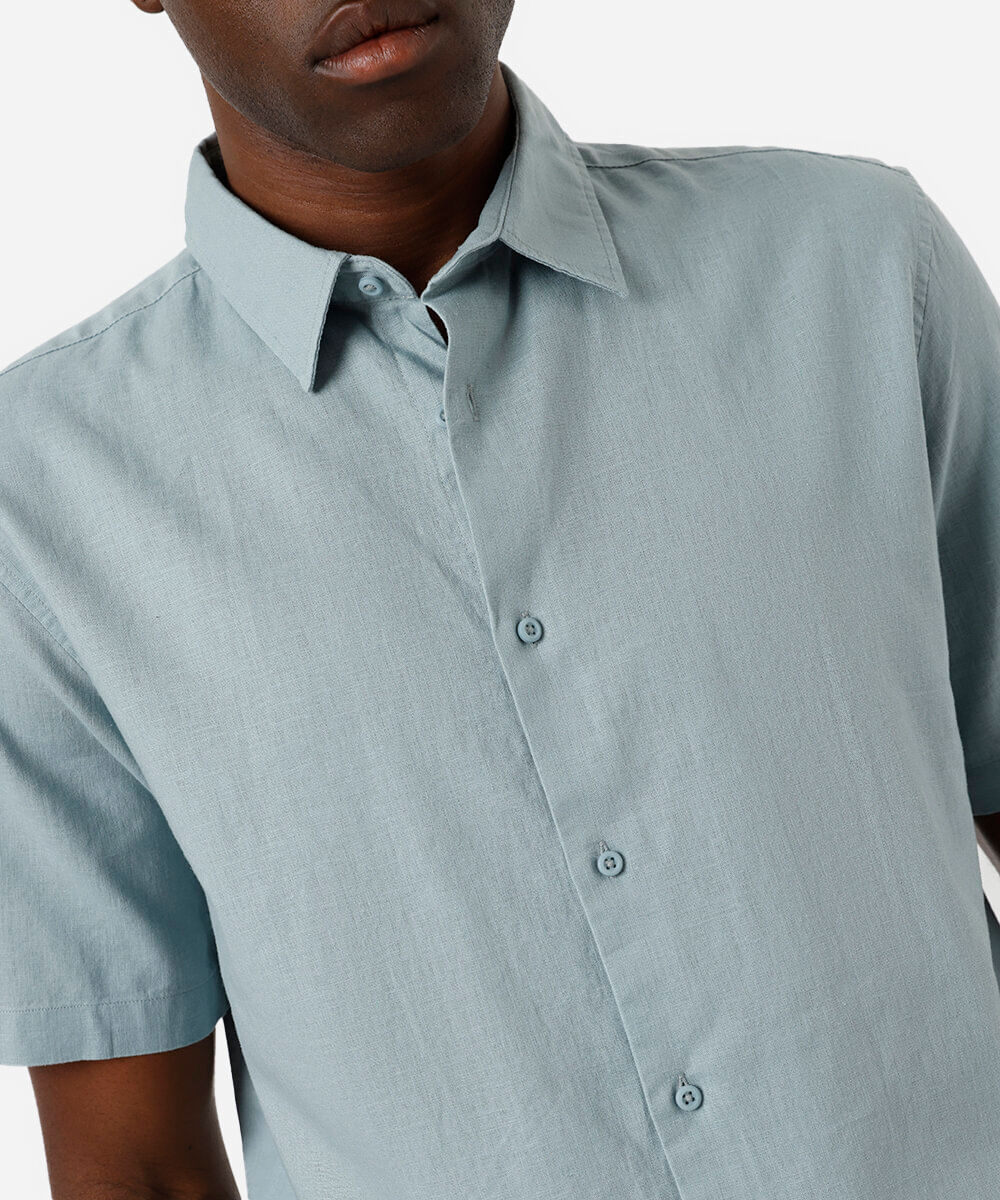 camisa comfort masculina com linho manga curta azul