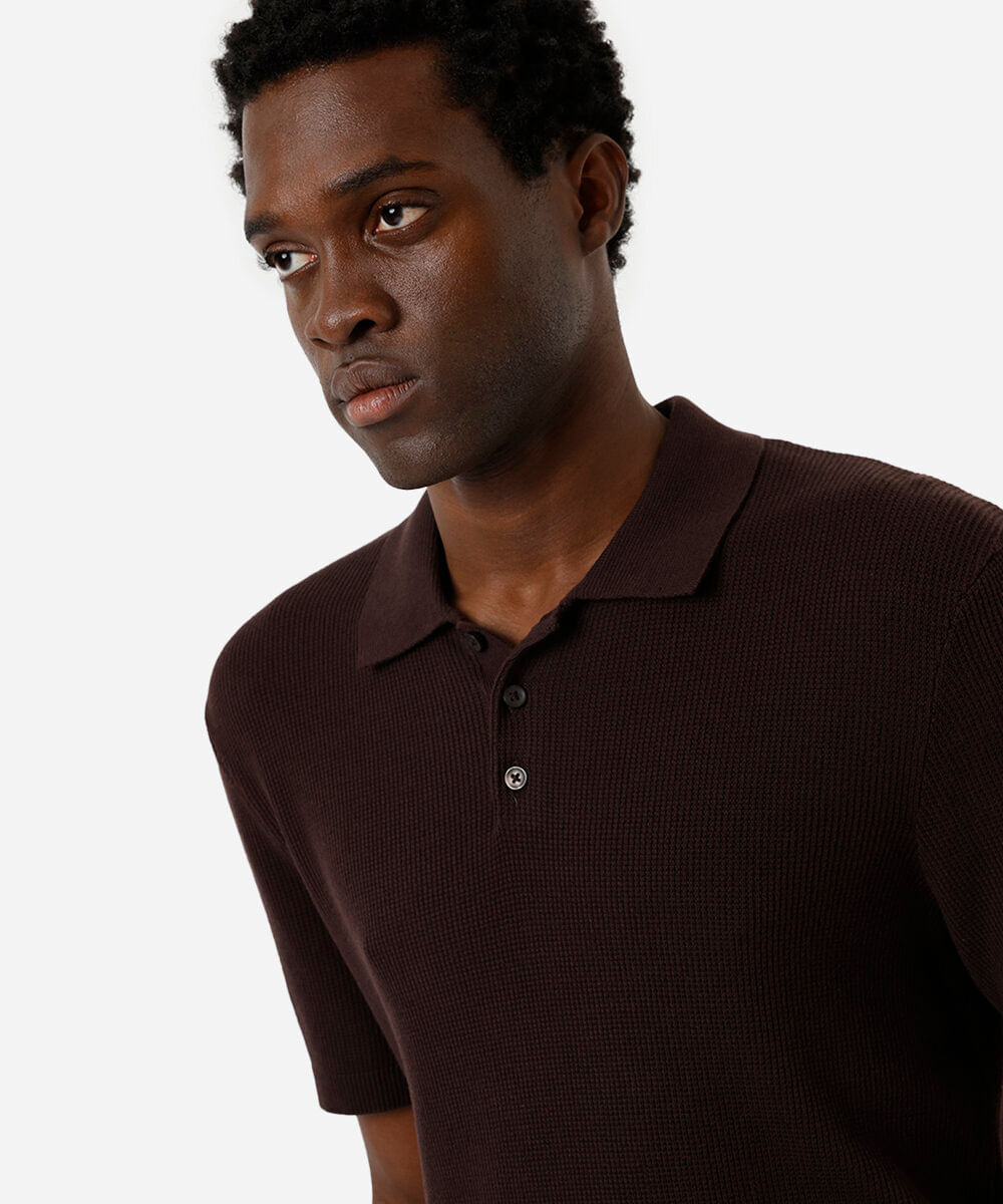 polo masculina de tricot manga curta texturizada marrom