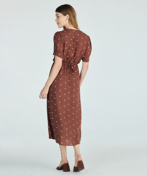 vestido midi feminino transpassado de viscose poá marrom