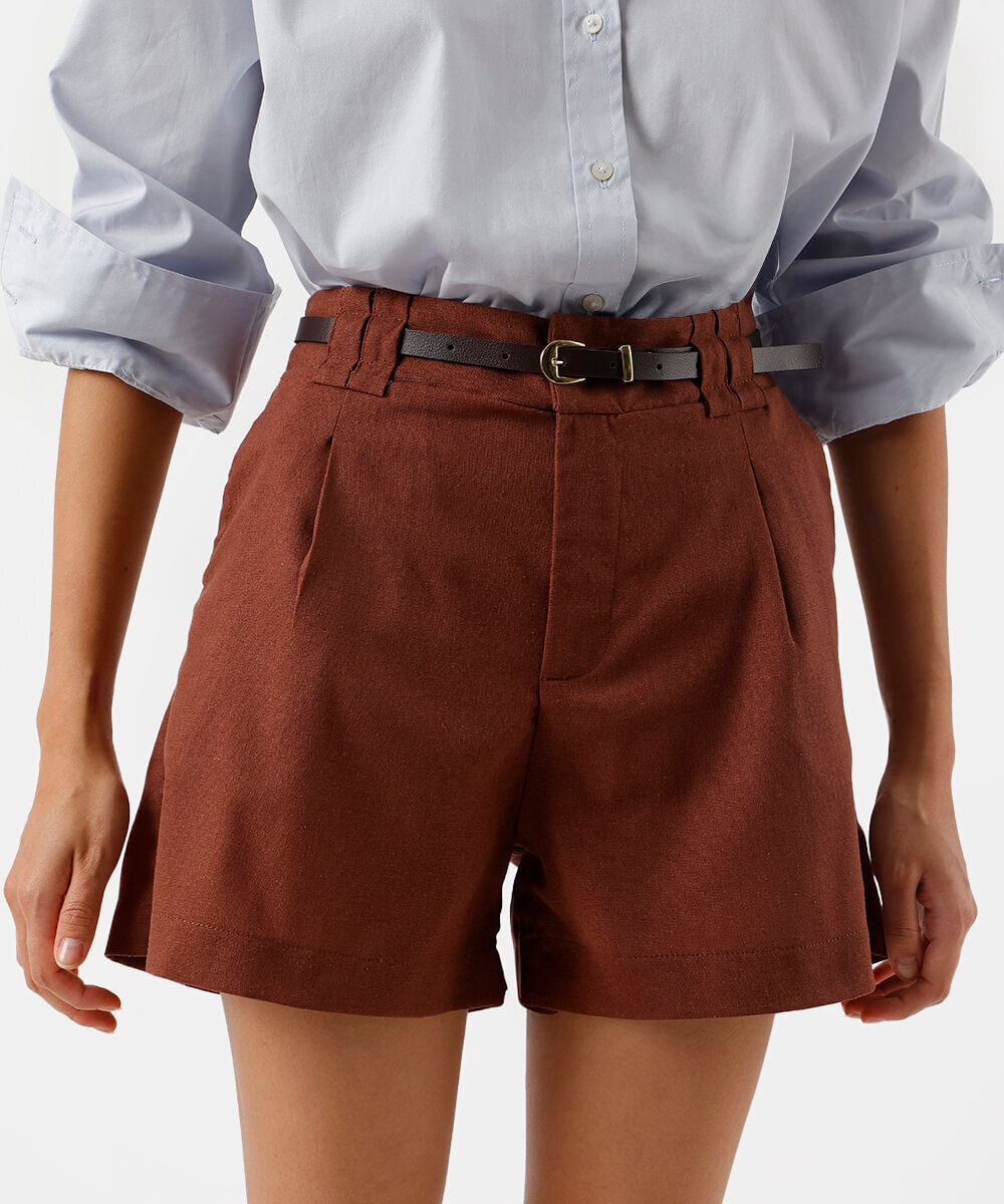 short de alfaiataria feminino com linho e cinto marrom