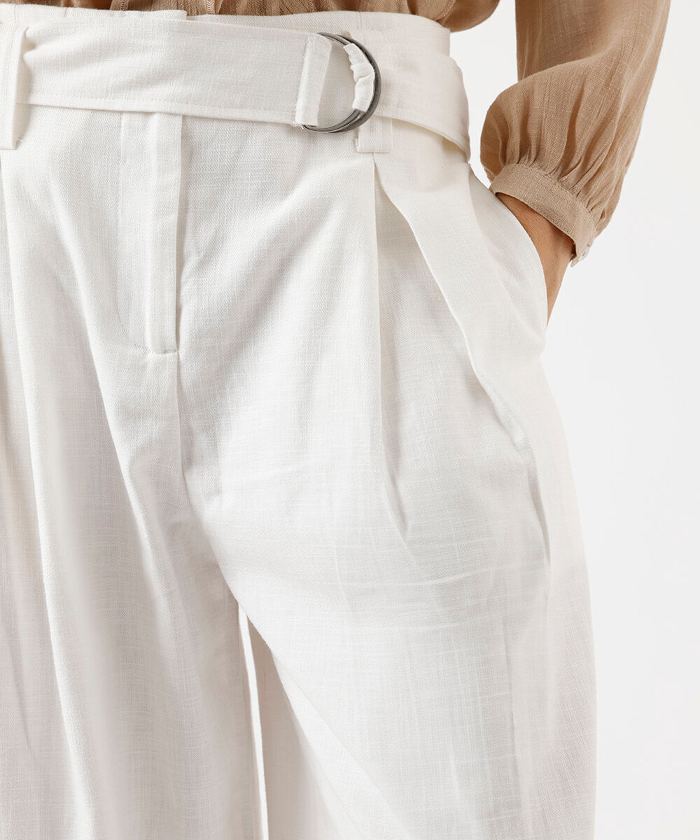calça cropped feminina de algodão pregas e cinto off white