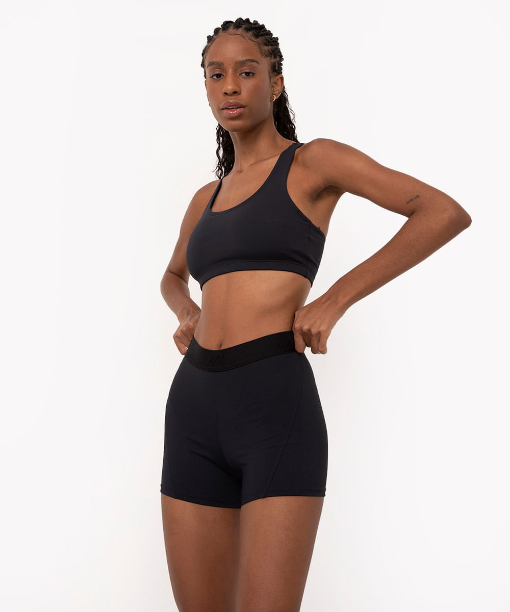 short feminino com recortes esportivo preto