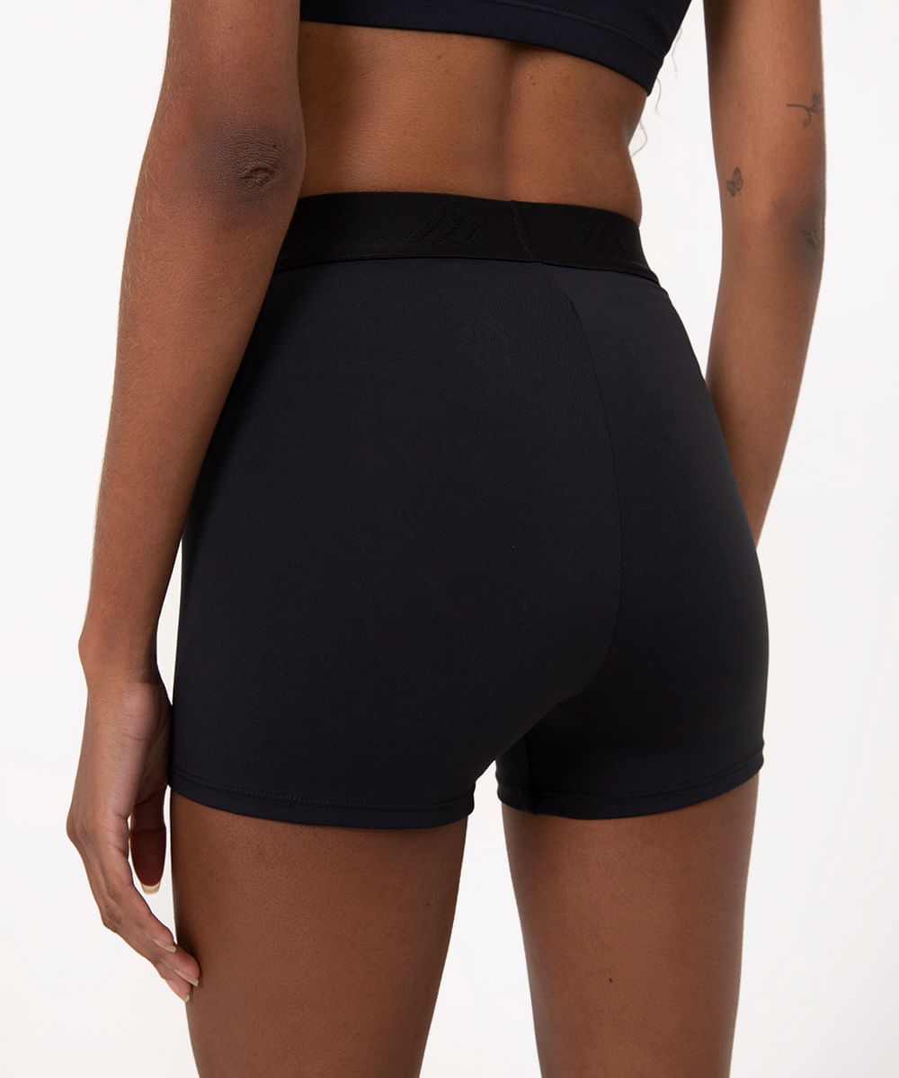 short feminino com recortes esportivo preto