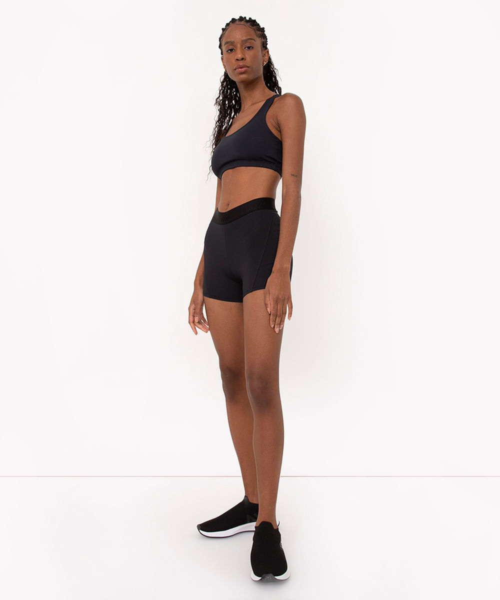 short feminino com recortes esportivo preto