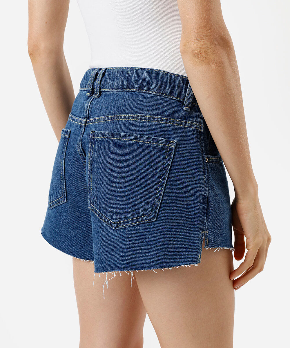 short feminino jeans com barra a fio azul