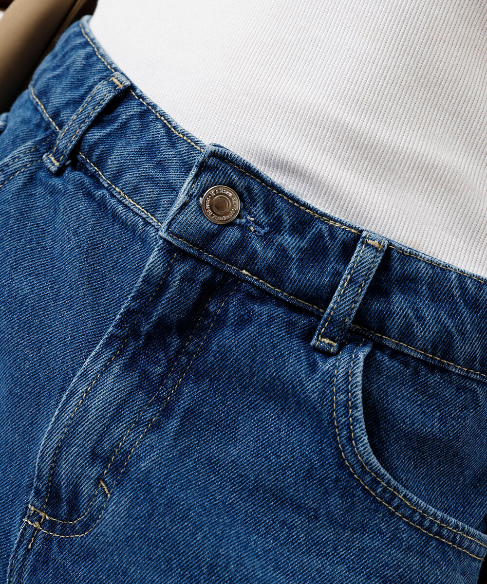 short feminino jeans com barra a fio azul