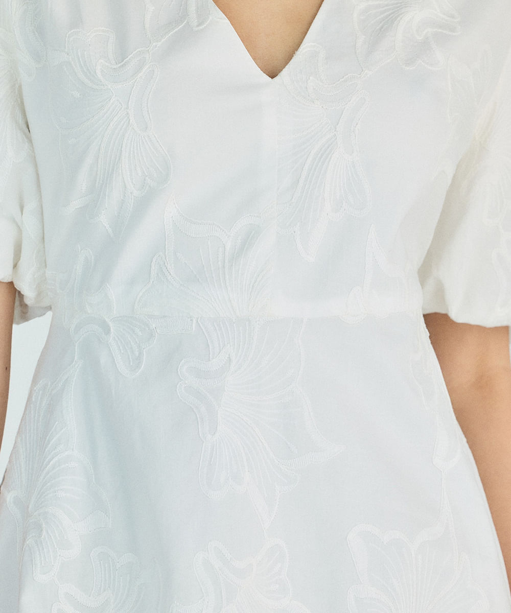 vestido curto balonê feminino manga bufante bordado floral branco