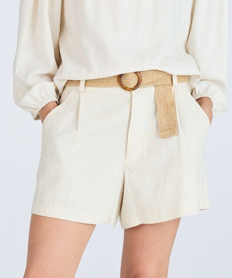 short com linho cintura alta e cinto bege