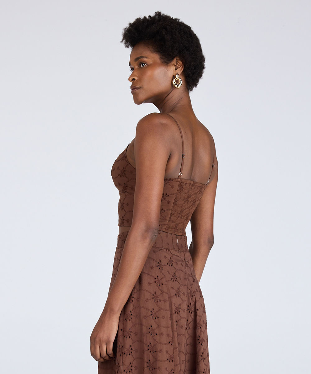 cropped feminino de laise alça fina com recorte marrom