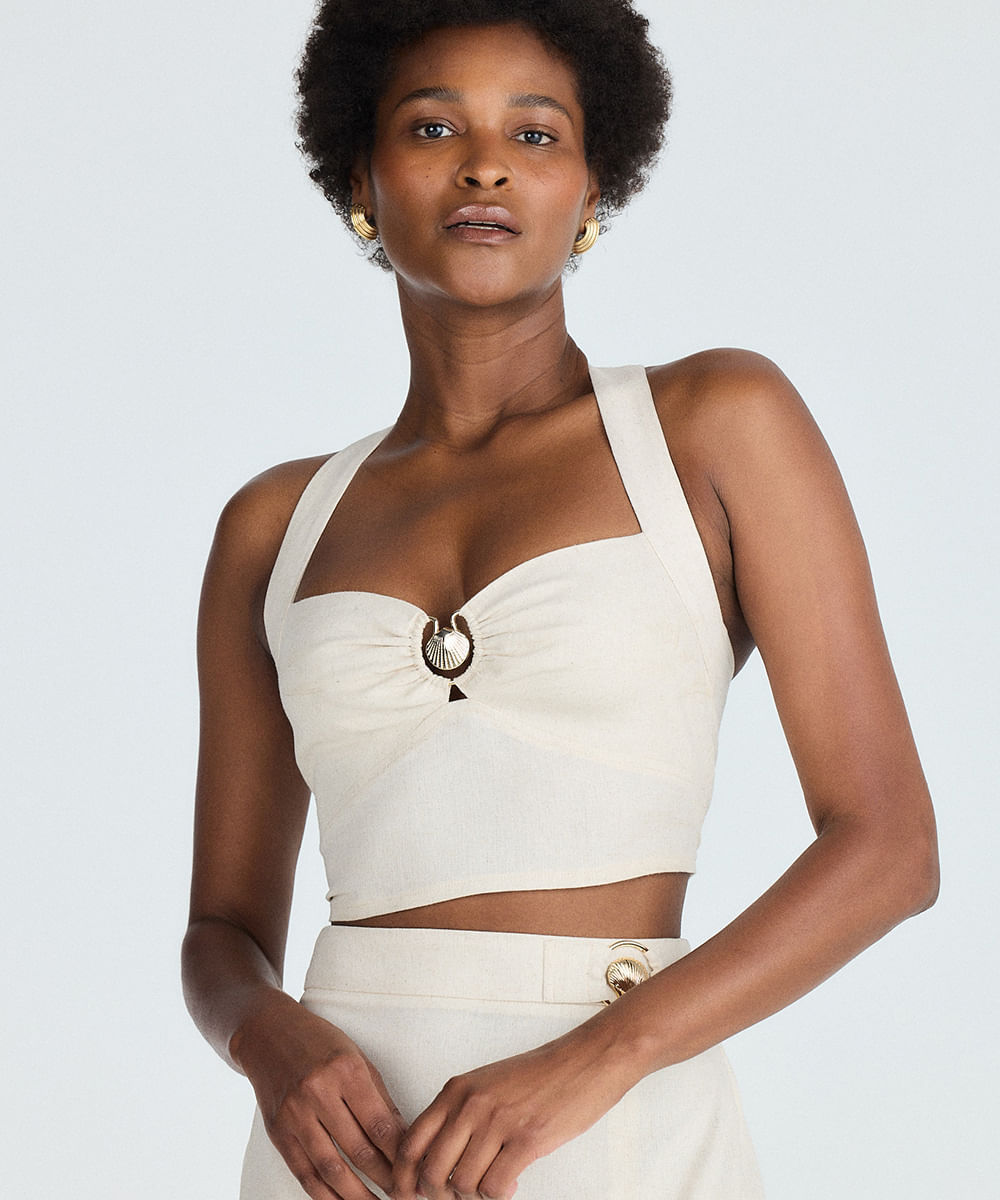cropped feminino decote coração com aviamento bege