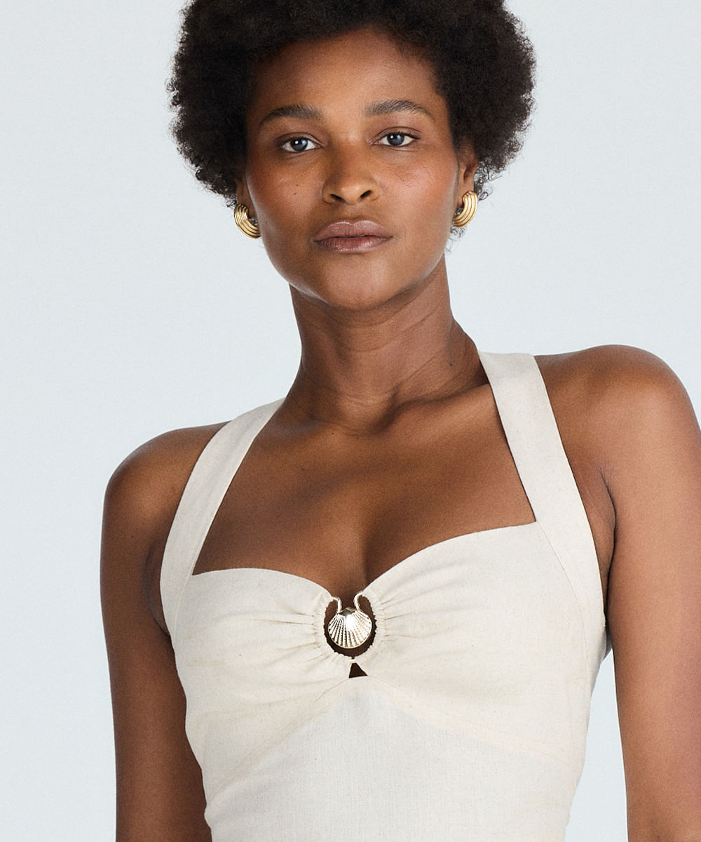 cropped feminino decote coração com aviamento bege