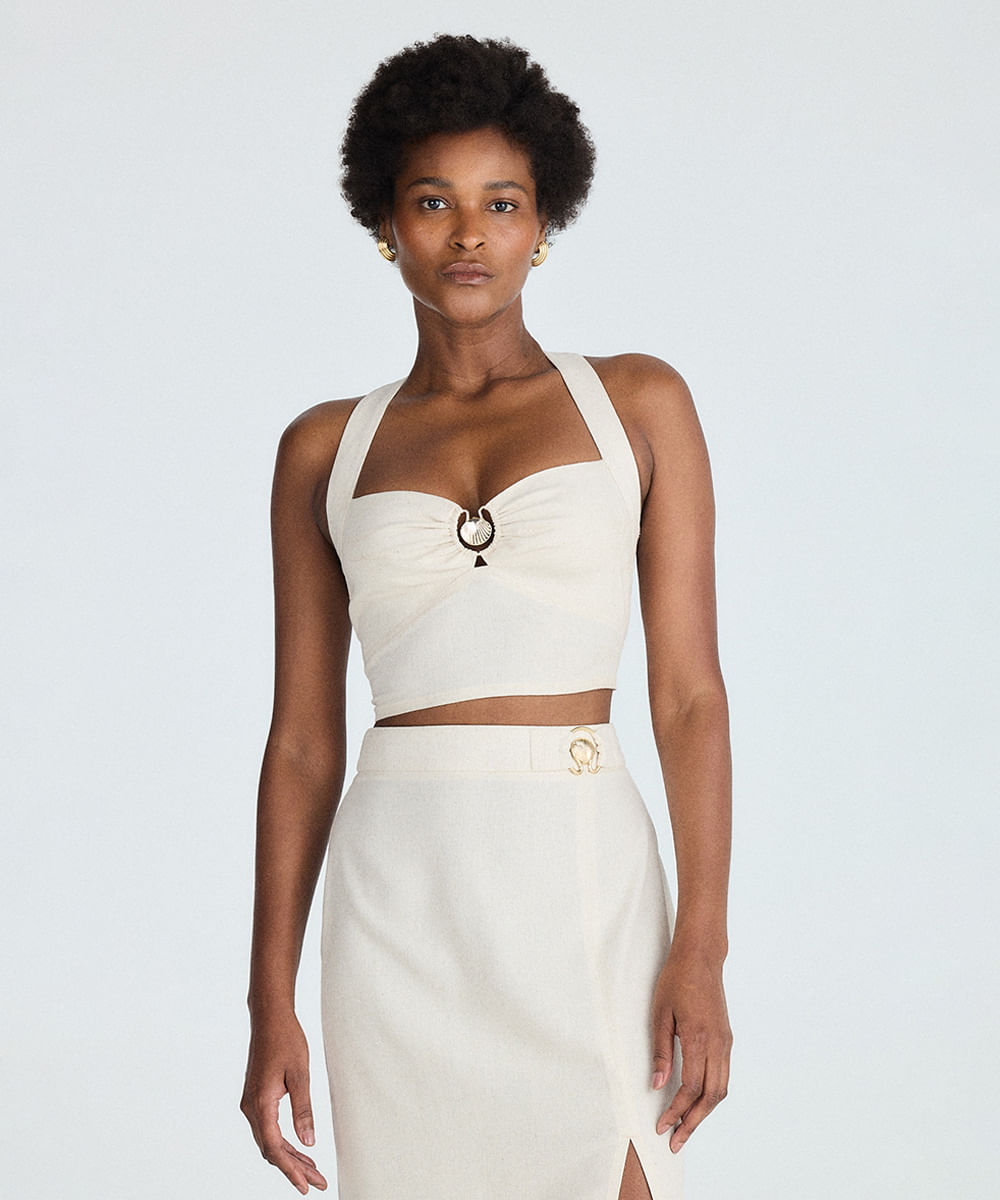 cropped feminino decote coração com aviamento bege