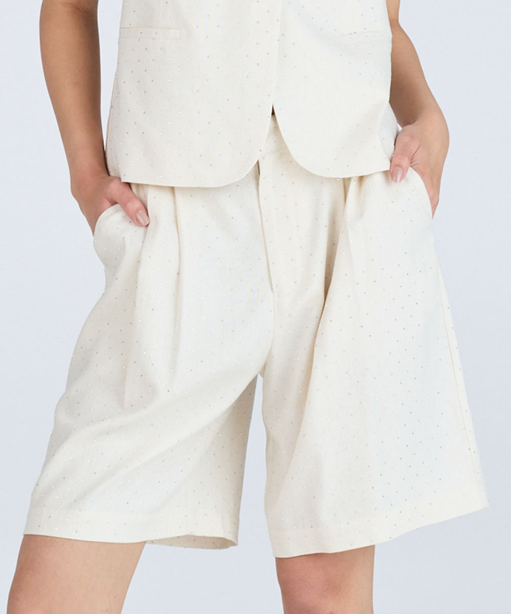 short reto feminino de alfaiataria com strass poá bege