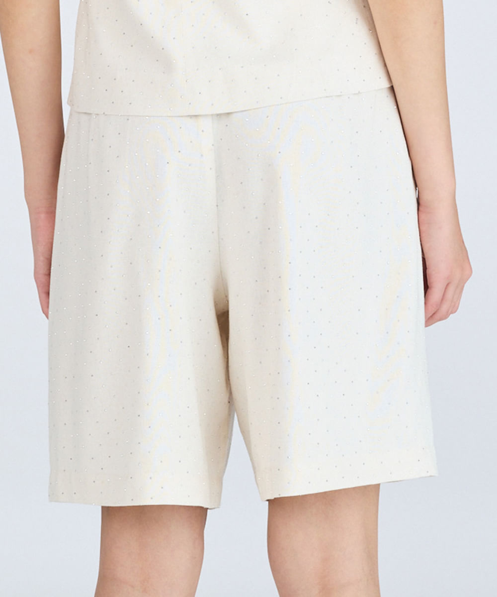 short reto feminino de alfaiataria com strass poá bege