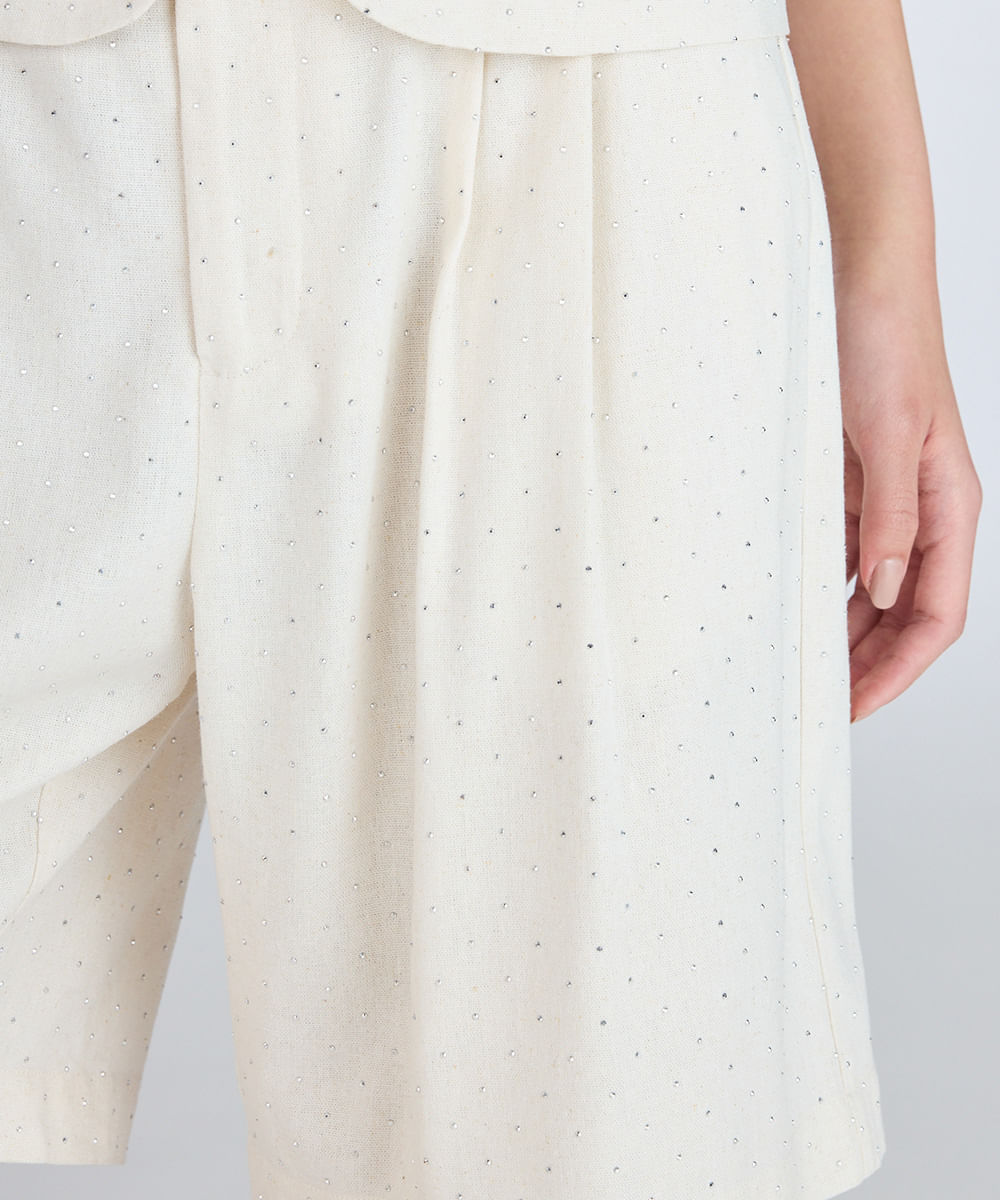 short reto feminino de alfaiataria com strass poá bege