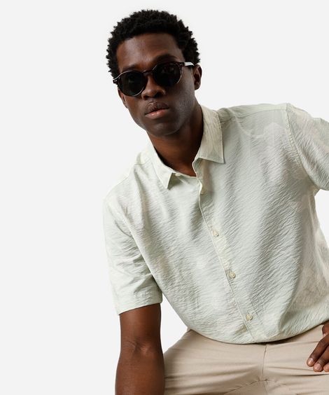 camisa masculina com viscose texturizada floral colorida