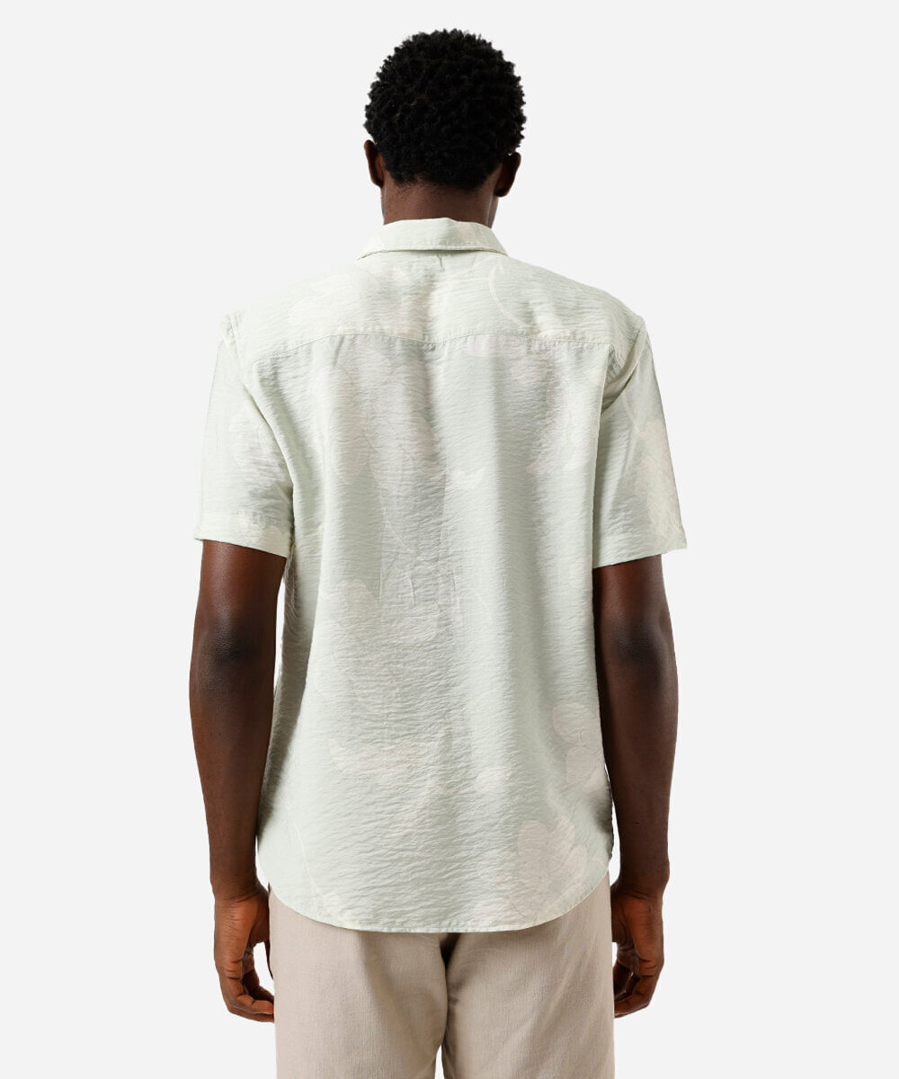 camisa masculina com viscose texturizada floral colorida