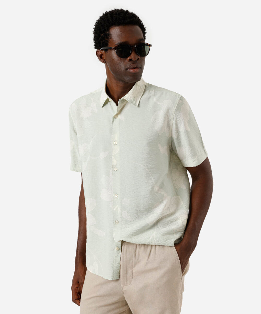 camisa masculina com viscose texturizada floral colorida