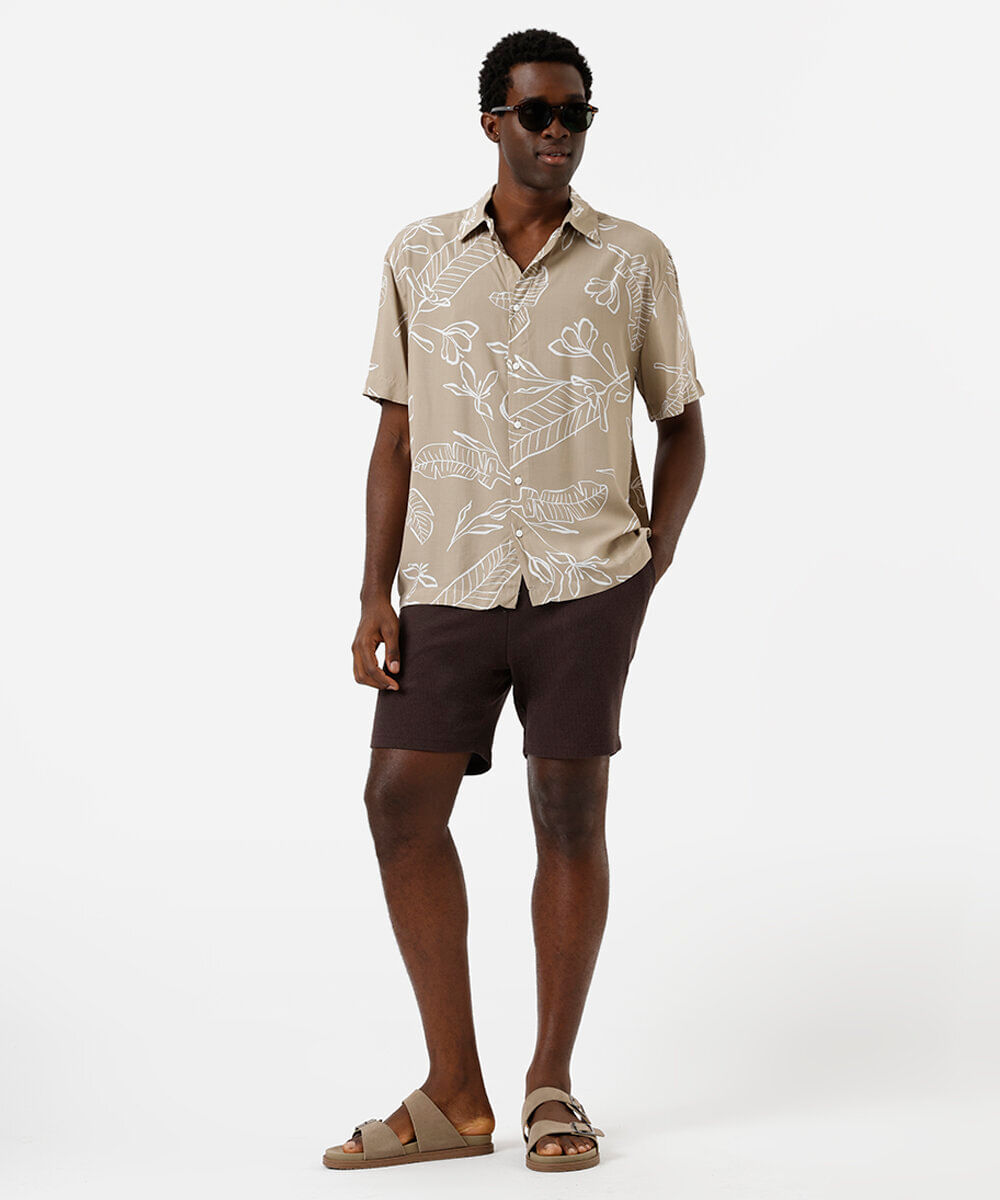 camisa masculina de viscose folhagens bege