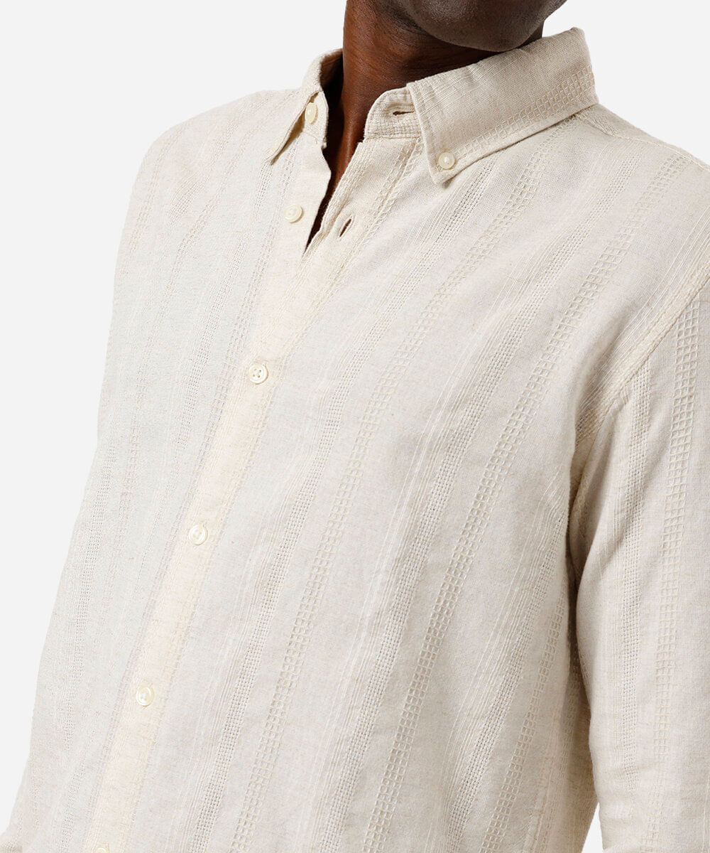 camisa masculina com linho manga longa texturizada bege
