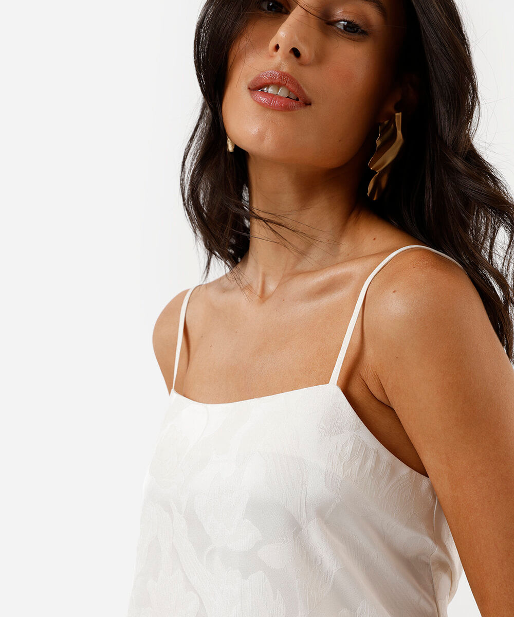 blusa alça fina feminina de jacquard floral acetinada off white