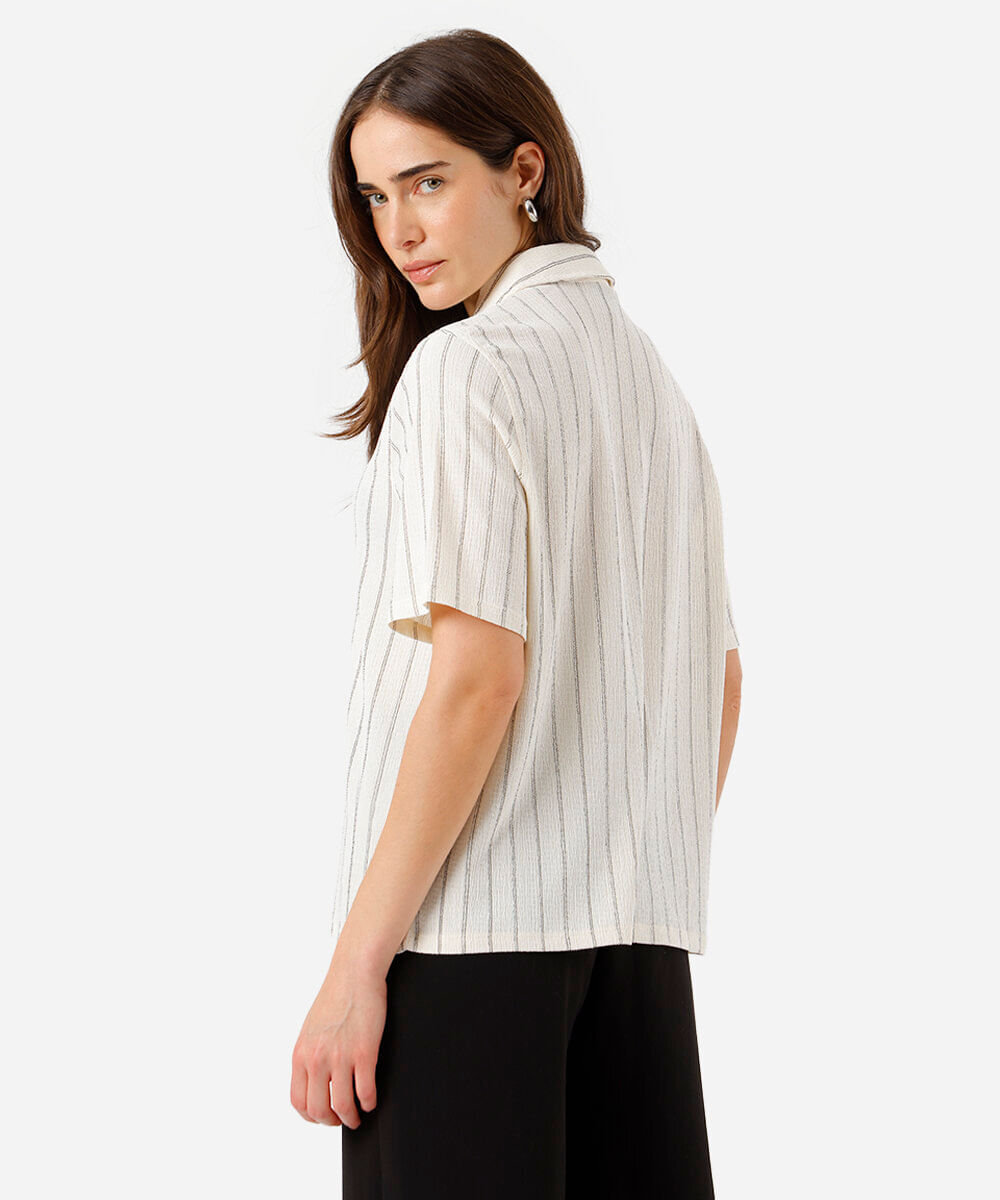 camisa feminina manga curta texturizada listrada básica bege