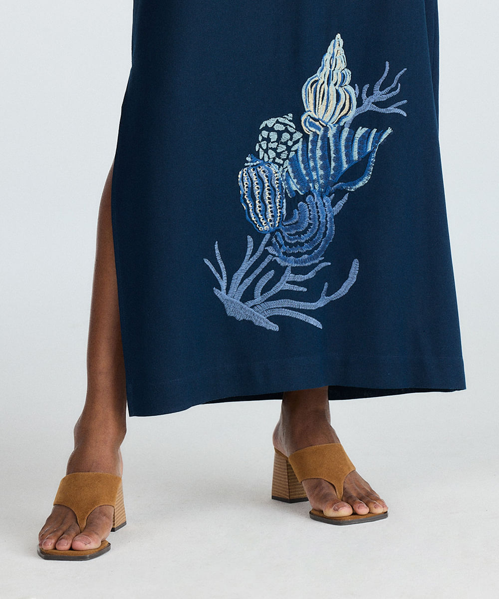 vestido halterneck feminino com linho e bordados azul