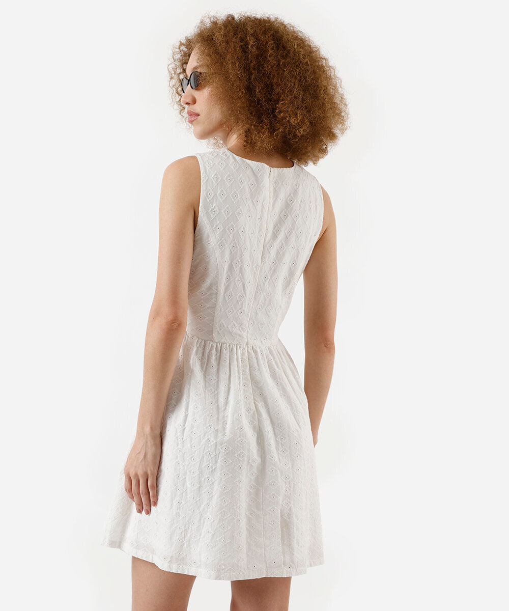 vestido curto feminino em algodão sem manga off white