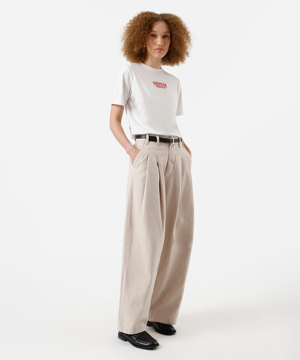 camiseta feminina stranger things em algodão com manga curta - off white
