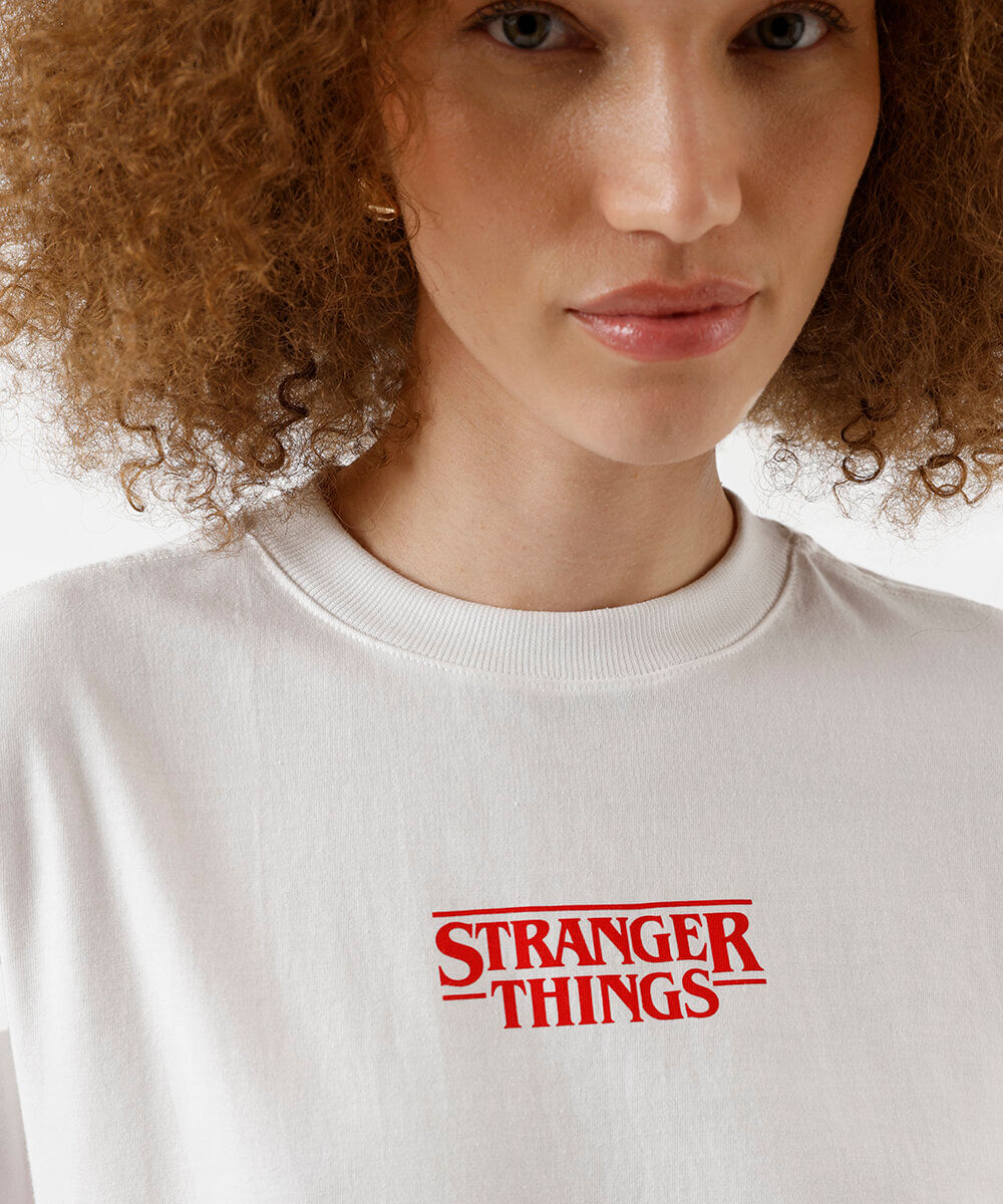 camiseta feminina stranger things em algodão com manga curta - off white