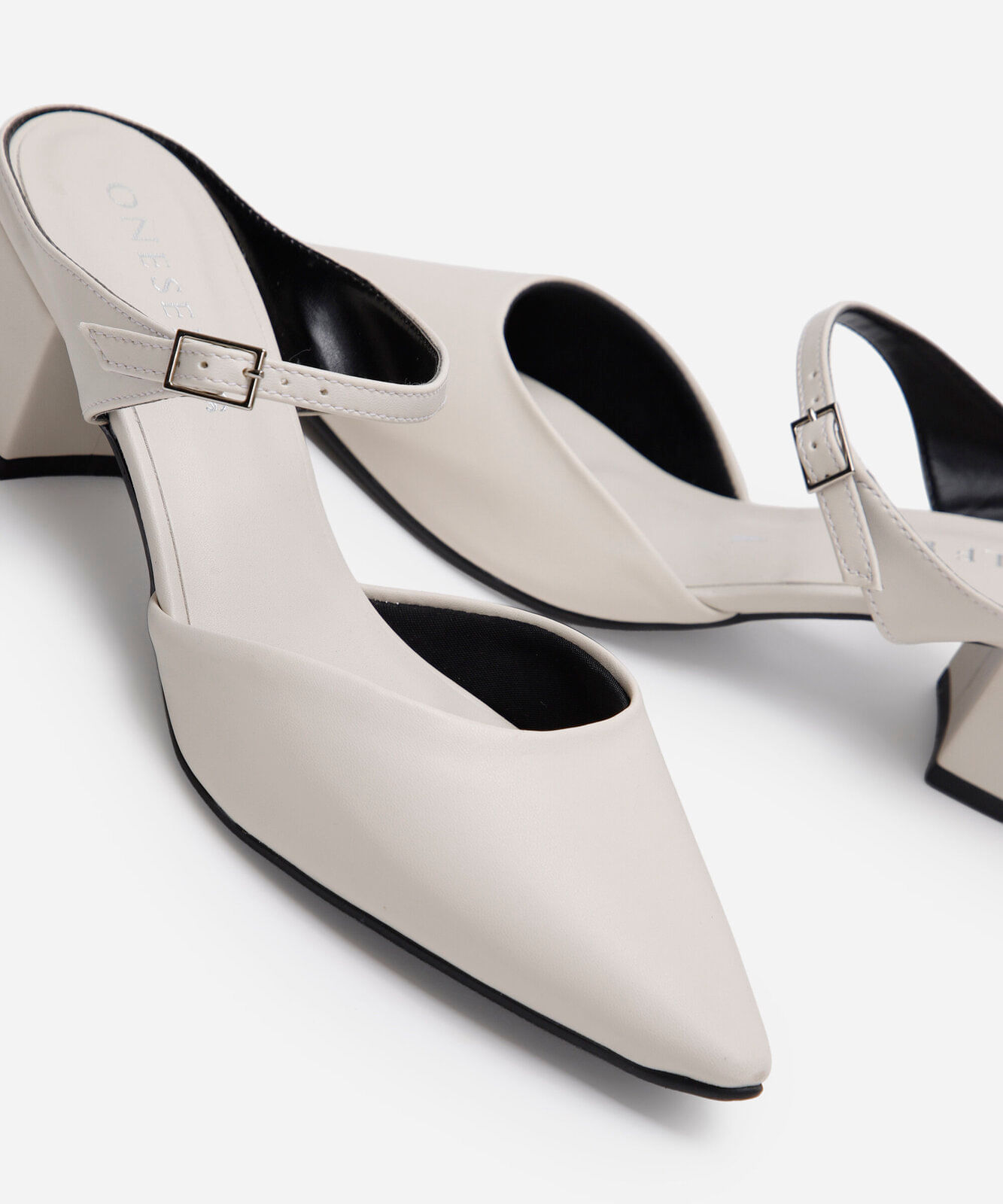 mule scarpin bico fino salto grosso oneself off white