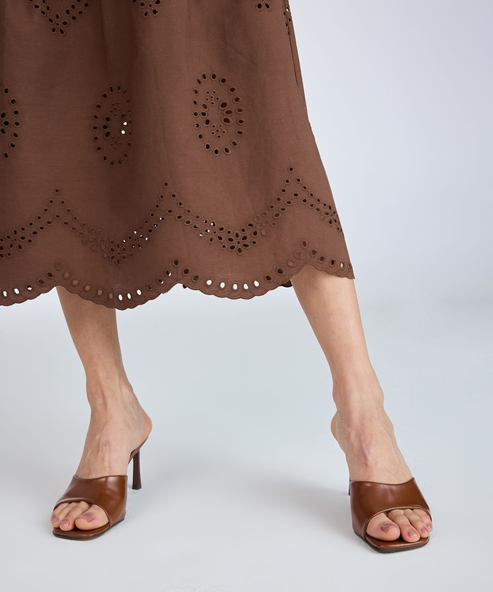 vestido midi alça fina feminino de algodão com recorte bordado marrom