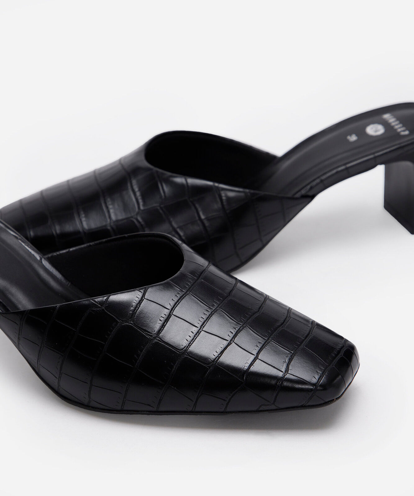 scarpin mule bico quadrado croco mindset preto